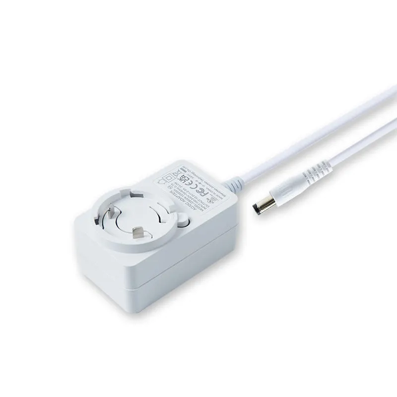 12V 2A vahetatava pistikuga toiteadapter