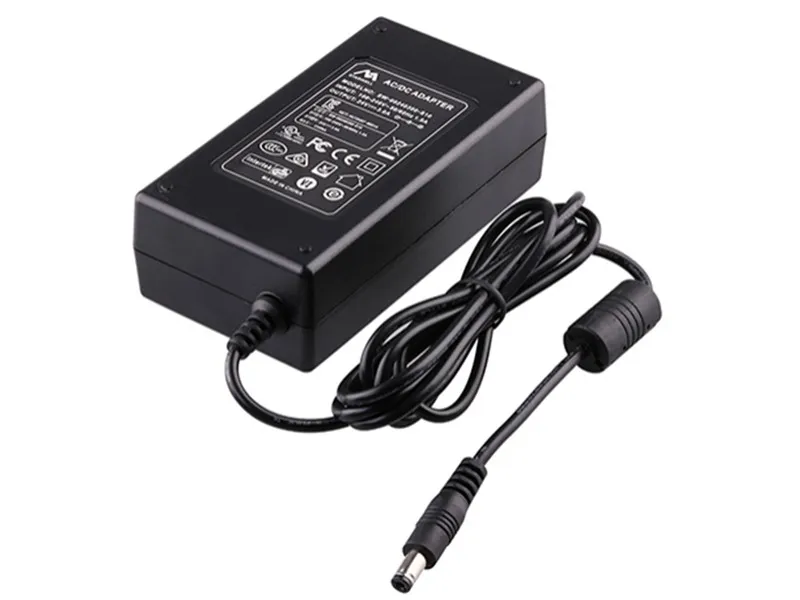 Universaalne AC/DC toiteadapter