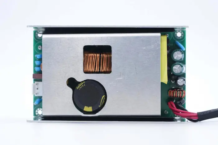 Meie uus toode – 300 W GaN toiteallikas
